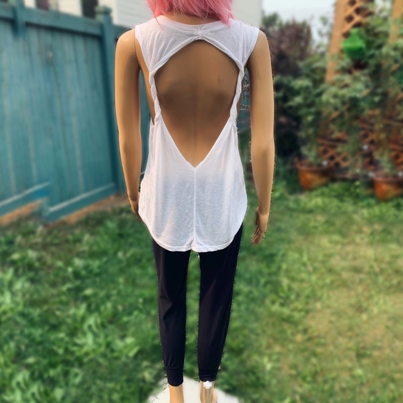 Nirvana sleeveless open-back shirt - Picture 11 of 14